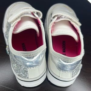 Steve Madden Beat Toddler size 9 Glitter silver white